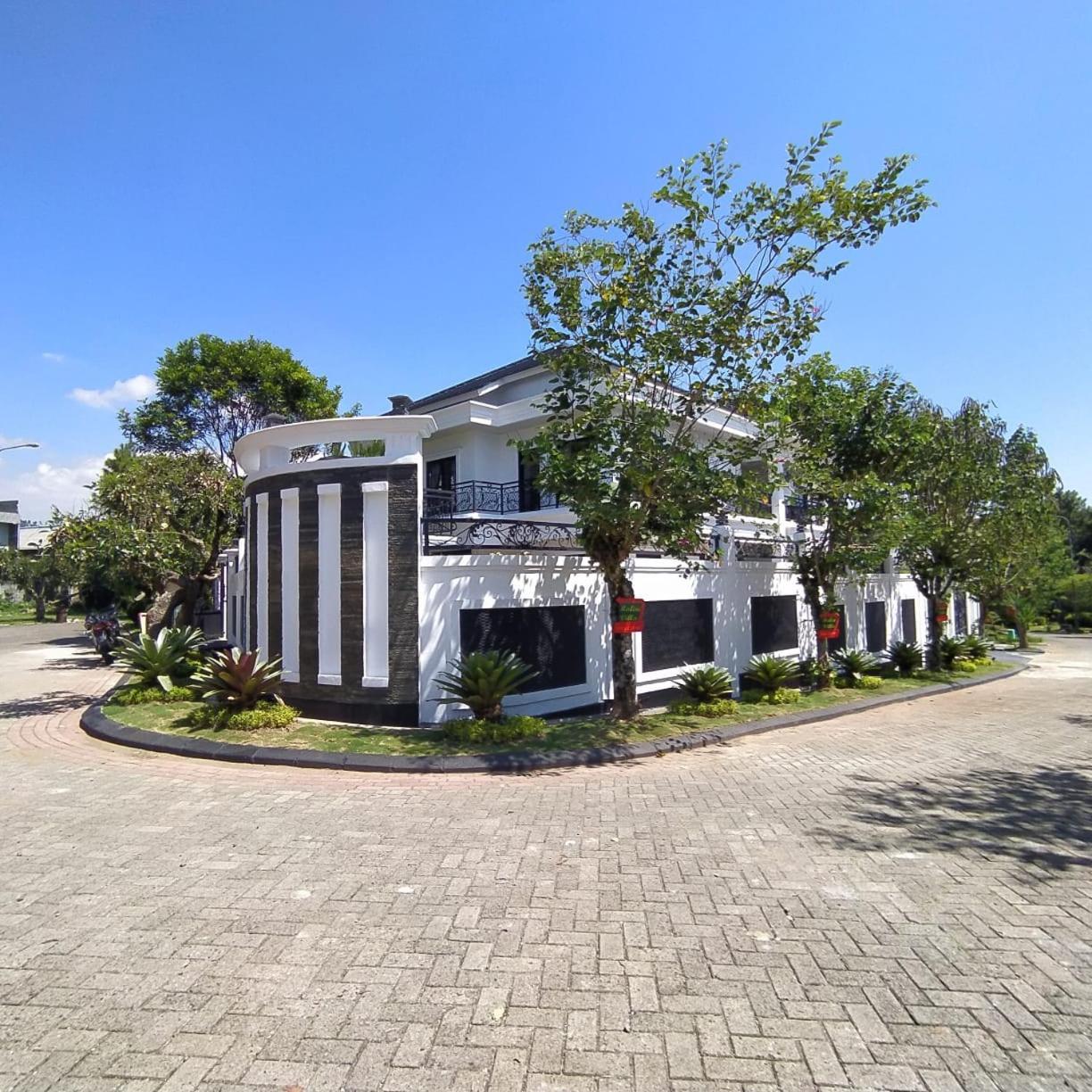 Cinengangirang Villa Kota Bunga Malini 7 מראה חיצוני תמונה